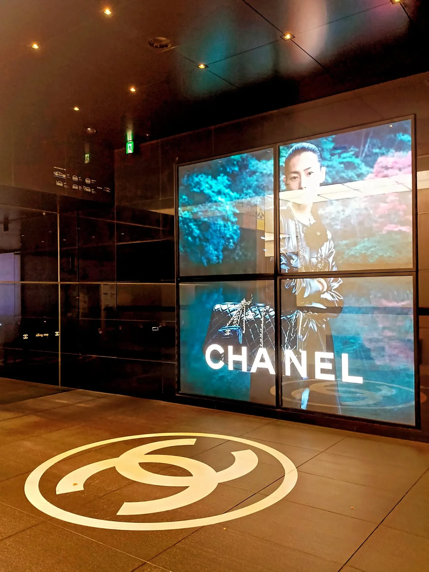 ​【銀座夜のブランド散歩】