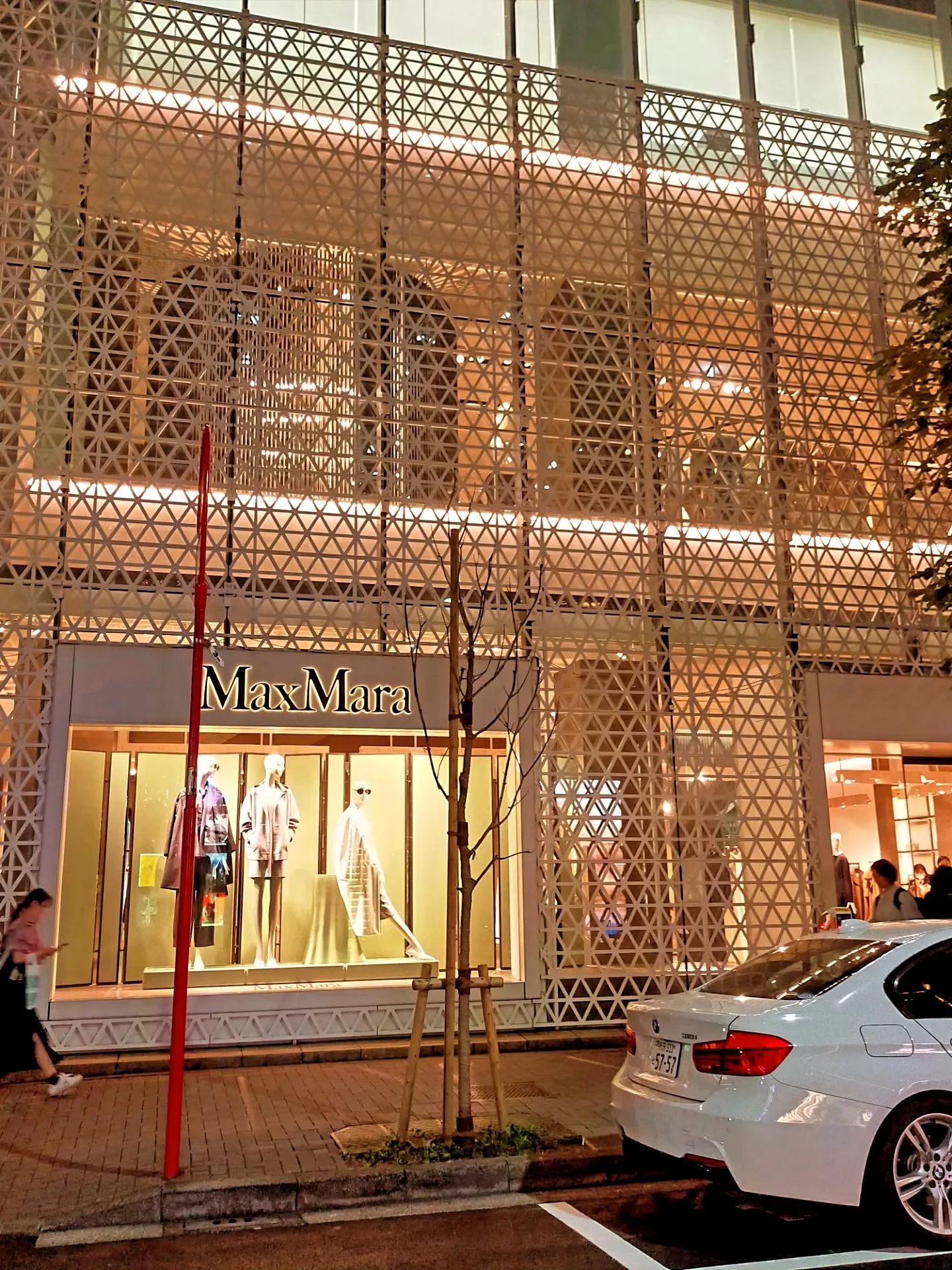 ​【銀座夜のブランド散歩】