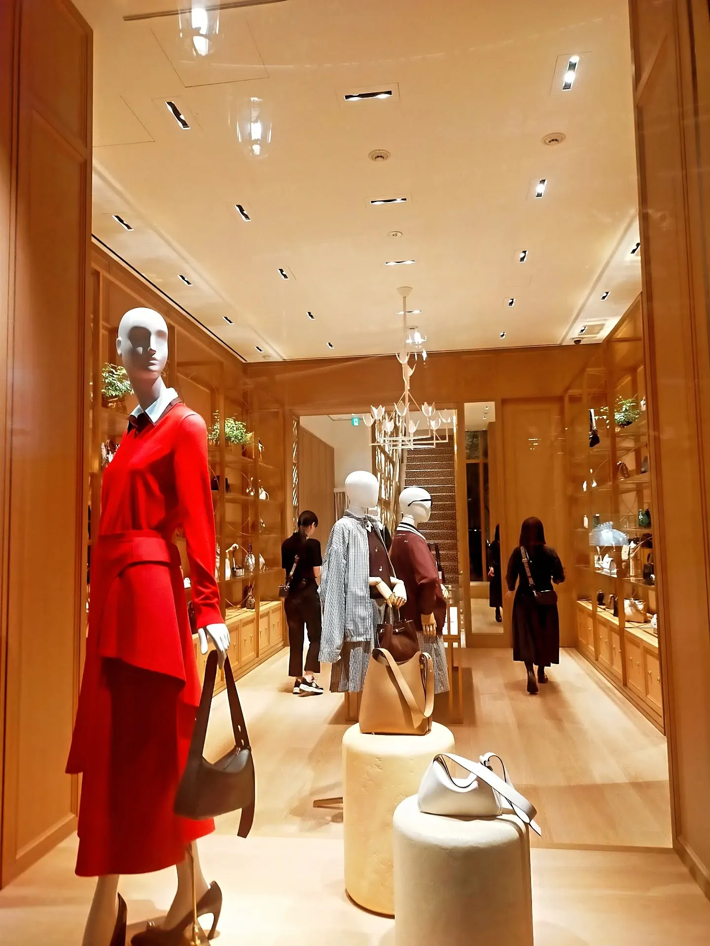 ​【✨銀座夜のブランド散歩第二弾✨】