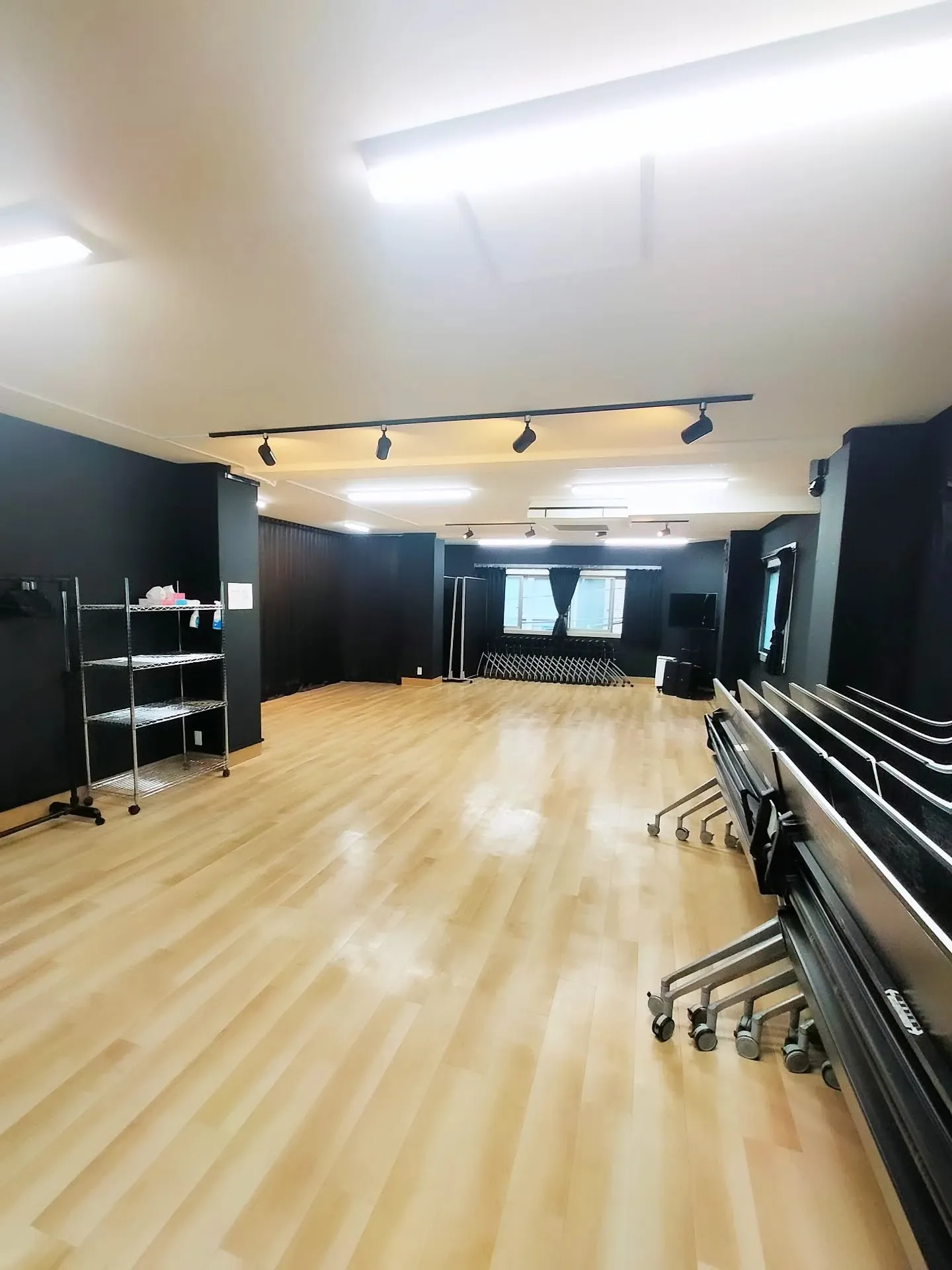 ​【✨AnotherONE＋のツヤツヤ綺麗なフローリング！銀...