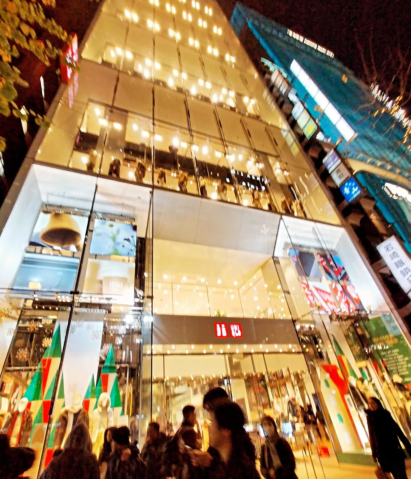 【✨銀座の夜はクリスマスの輝き！🎄✨この美しい街の中心にAn...