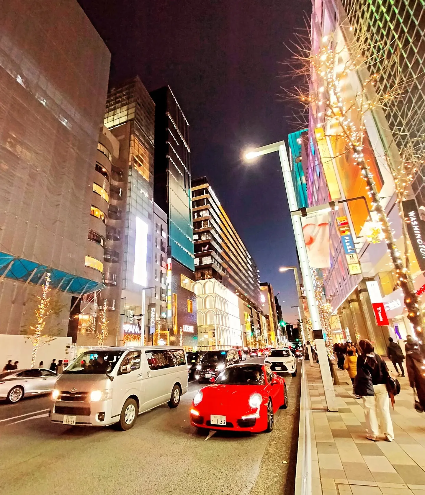 【✨銀座の夜はクリスマスの輝き！🎄✨この美しい街の中心にAn...