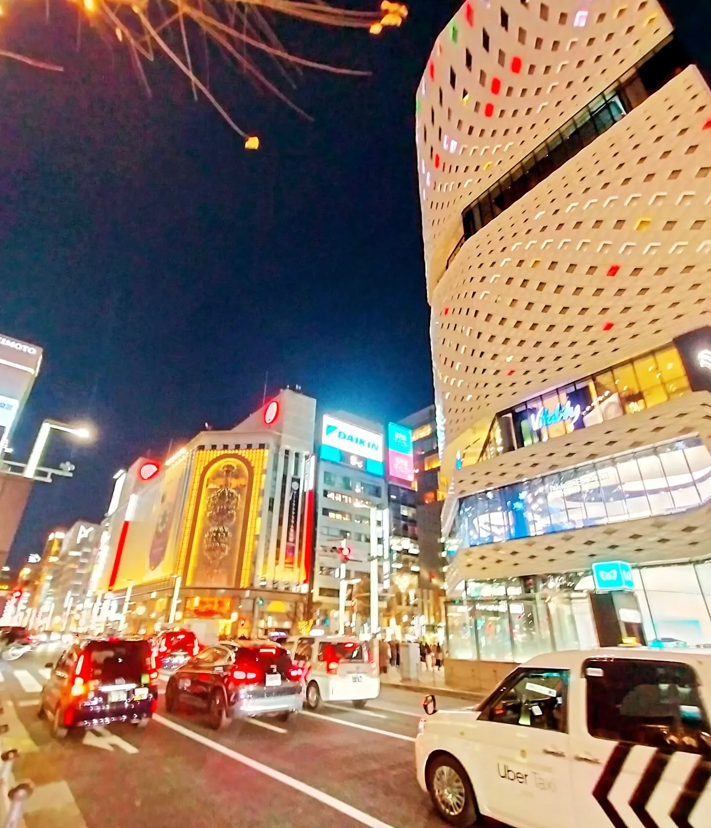 【✨銀座の夜はクリスマスの輝き！🎄✨この美しい街の中心にAn...