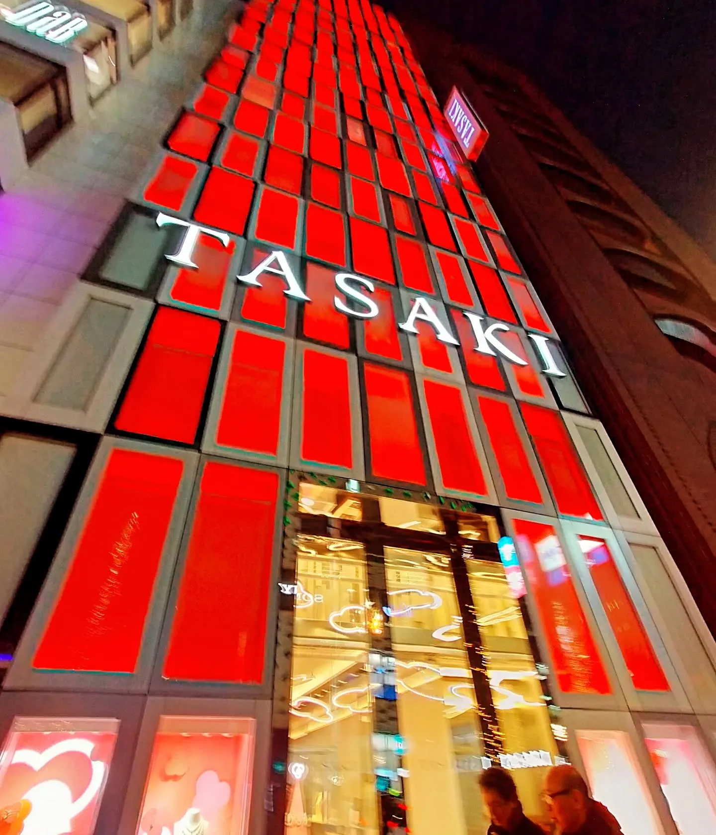 【✨銀座の夜はクリスマスの輝き！🎄✨この美しい街の中心にAn...