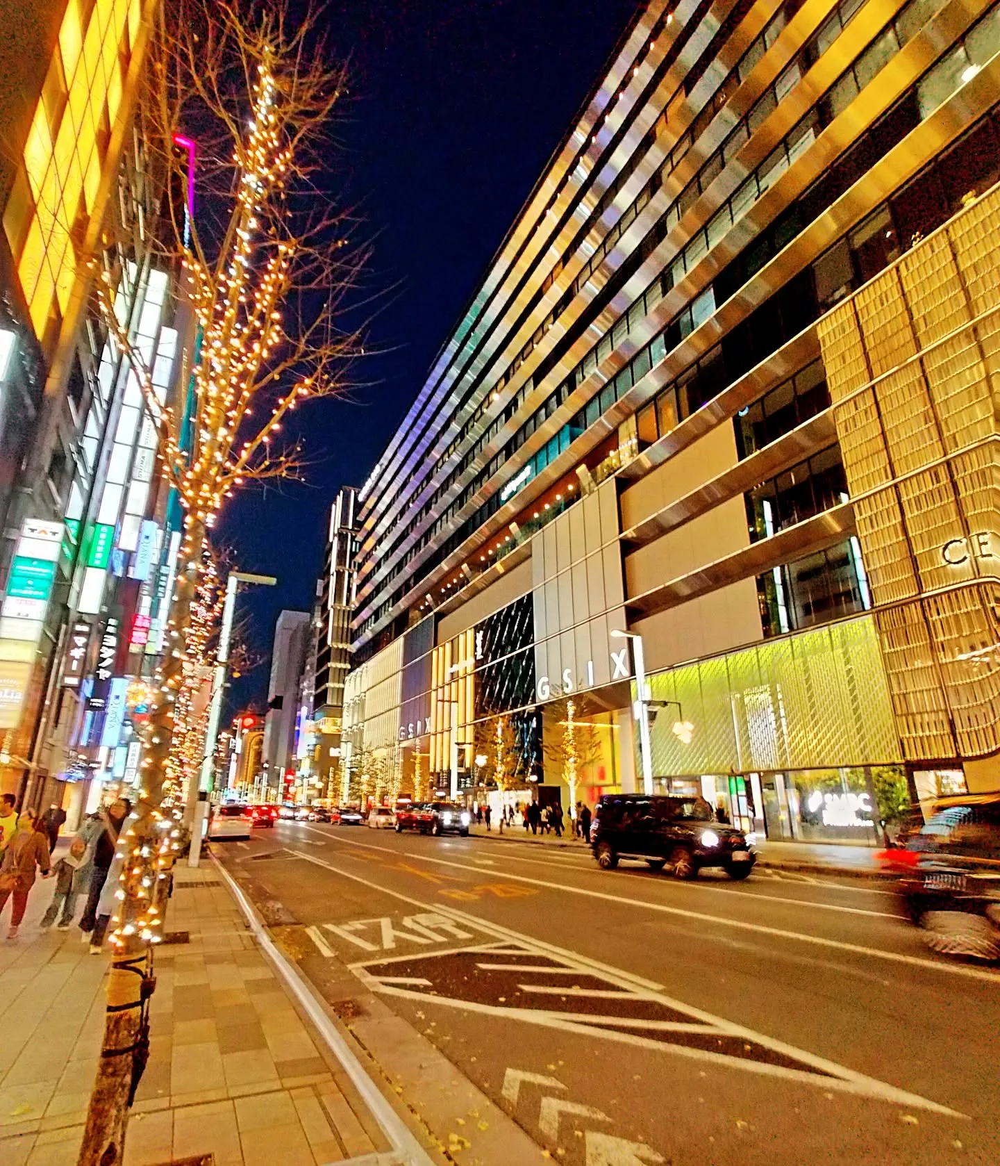 【✨銀座の夜はクリスマスの輝き！🎄✨この美しい街の中心にAn...