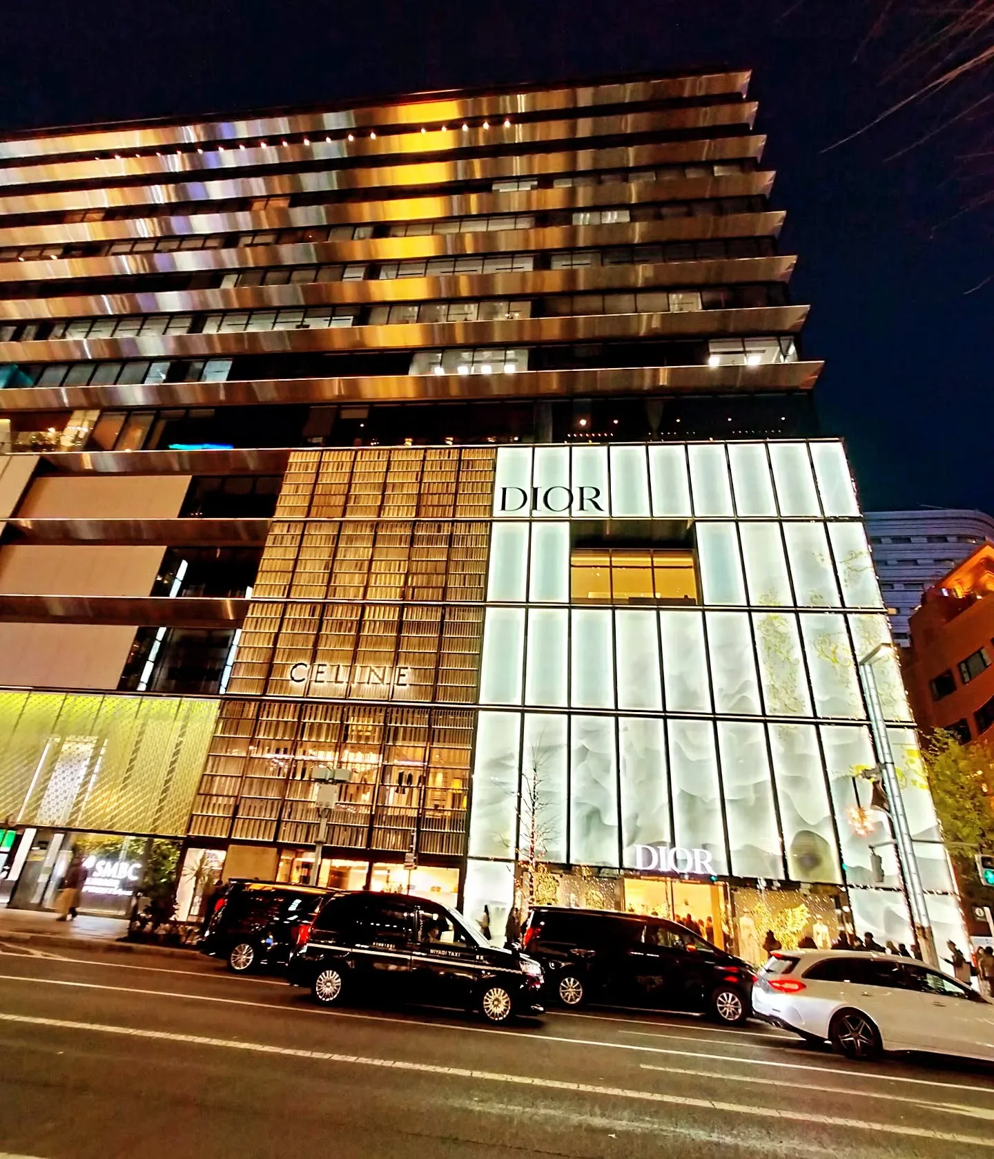 【✨銀座の夜はクリスマスの輝き！🎄✨この美しい街の中心にAn...