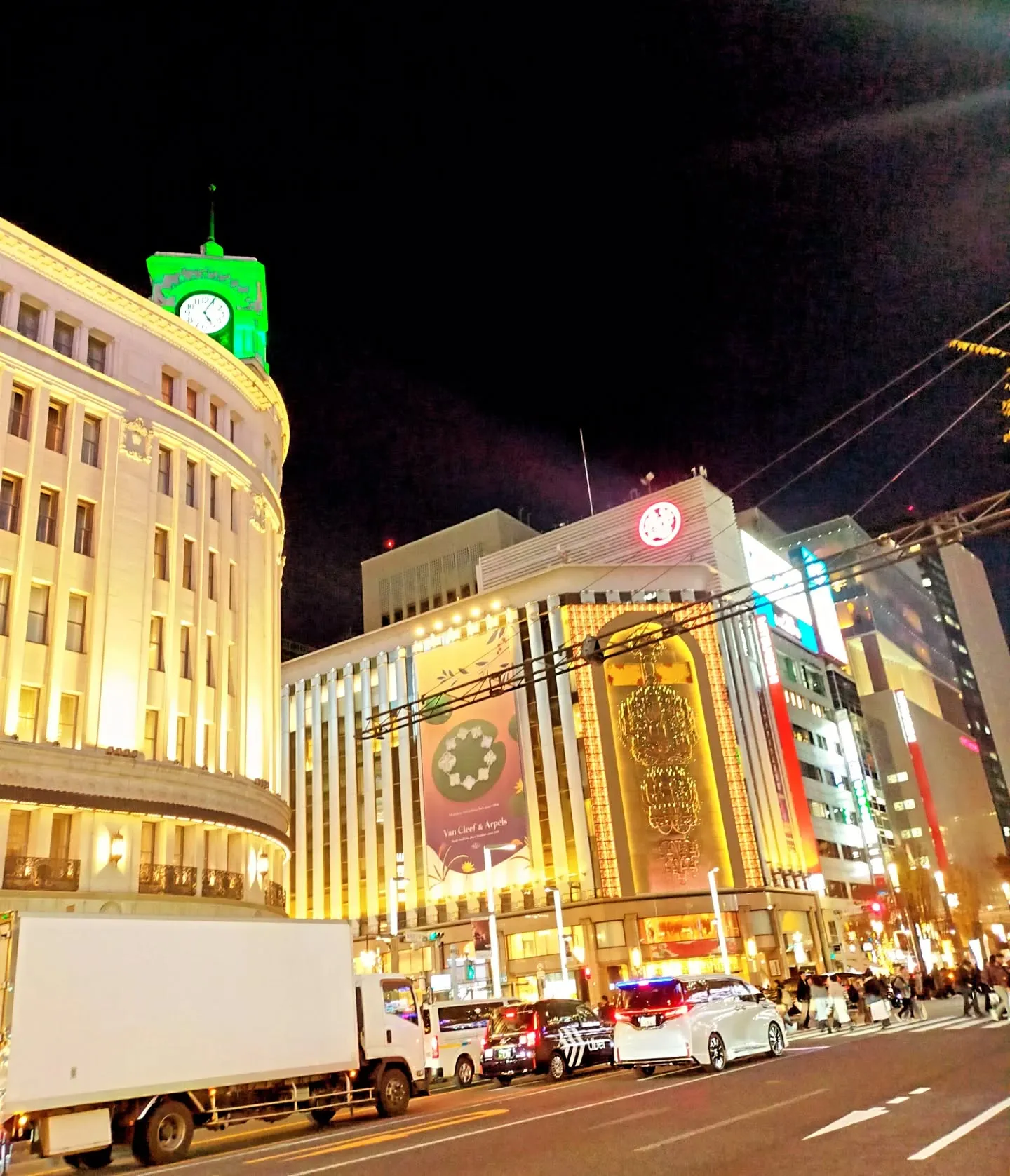 【✨銀座の夜はクリスマスの輝き！🎄✨この美しい街の中心にAn...
